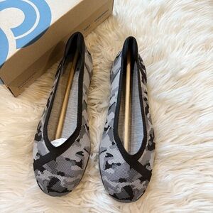 Clarks Cloudsteppers Black & Gray Camo Carly Wish Knit Flats Women’s Size 8 Wide